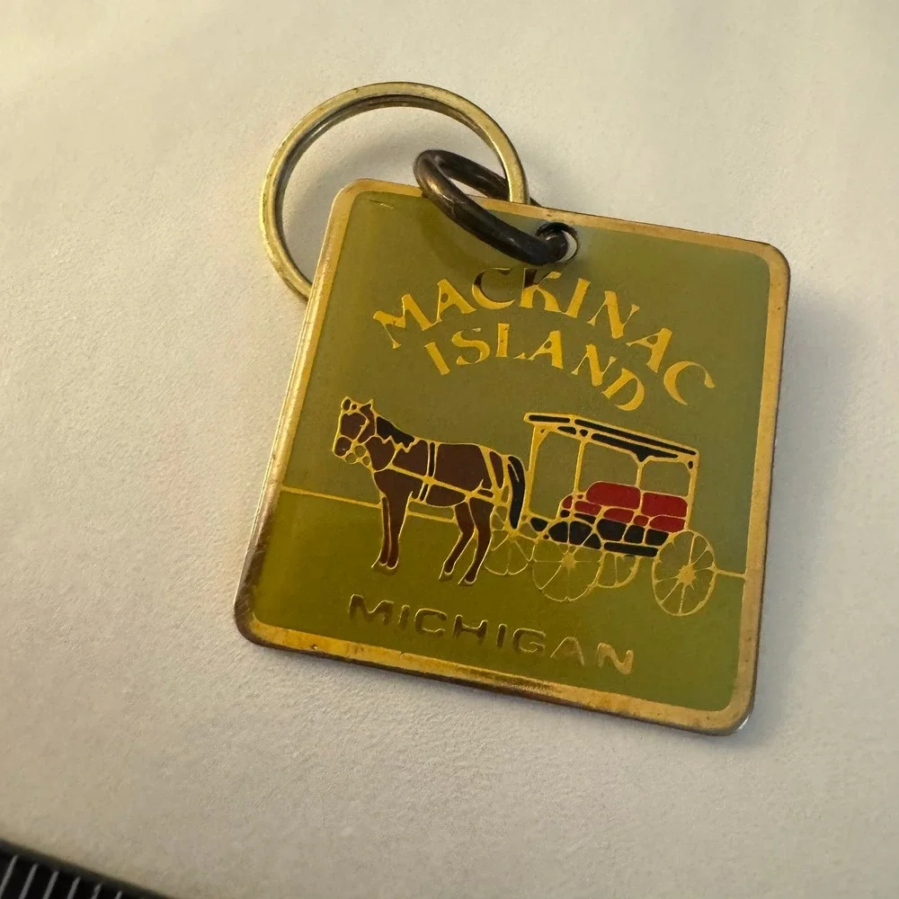 Mackinac Island Michigan Souvenir Keychain Horse and Buggy‎ Vintage Travel